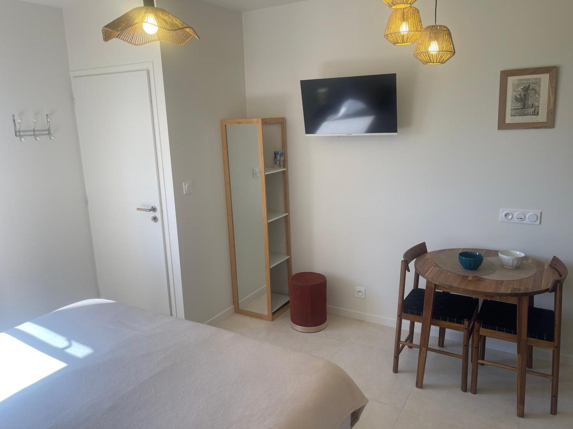 Les Pieces Du Moulin Apartment